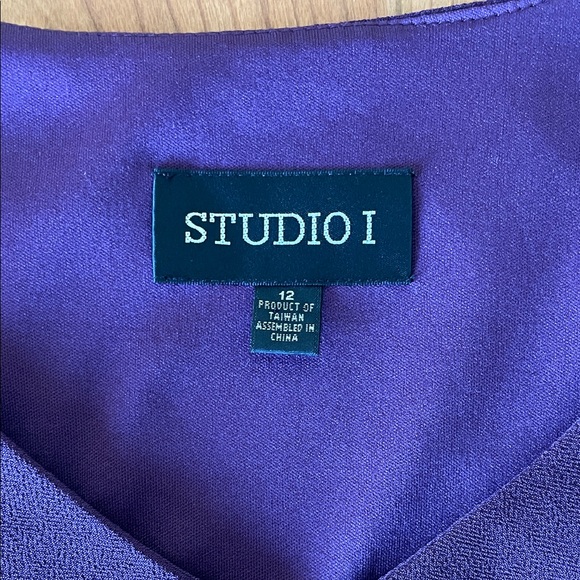 Elegant Purple/Burgundy Top and Skirt Ensemble ( Size 12) - Picture 16 of 16